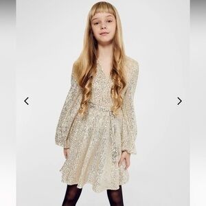 ✨ Bardot Junior
Girl's Sequin Embellished Wrap Dress size 10 Rose Quart​